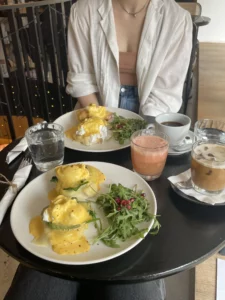 vejce benedict v café placzek